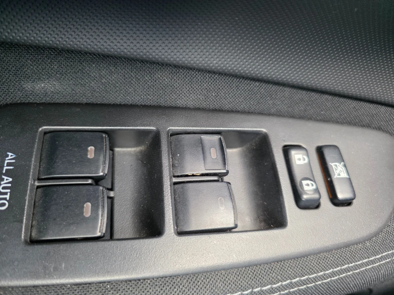 Toyota Auris, снимка 11 - Автомобили и джипове - 53035914