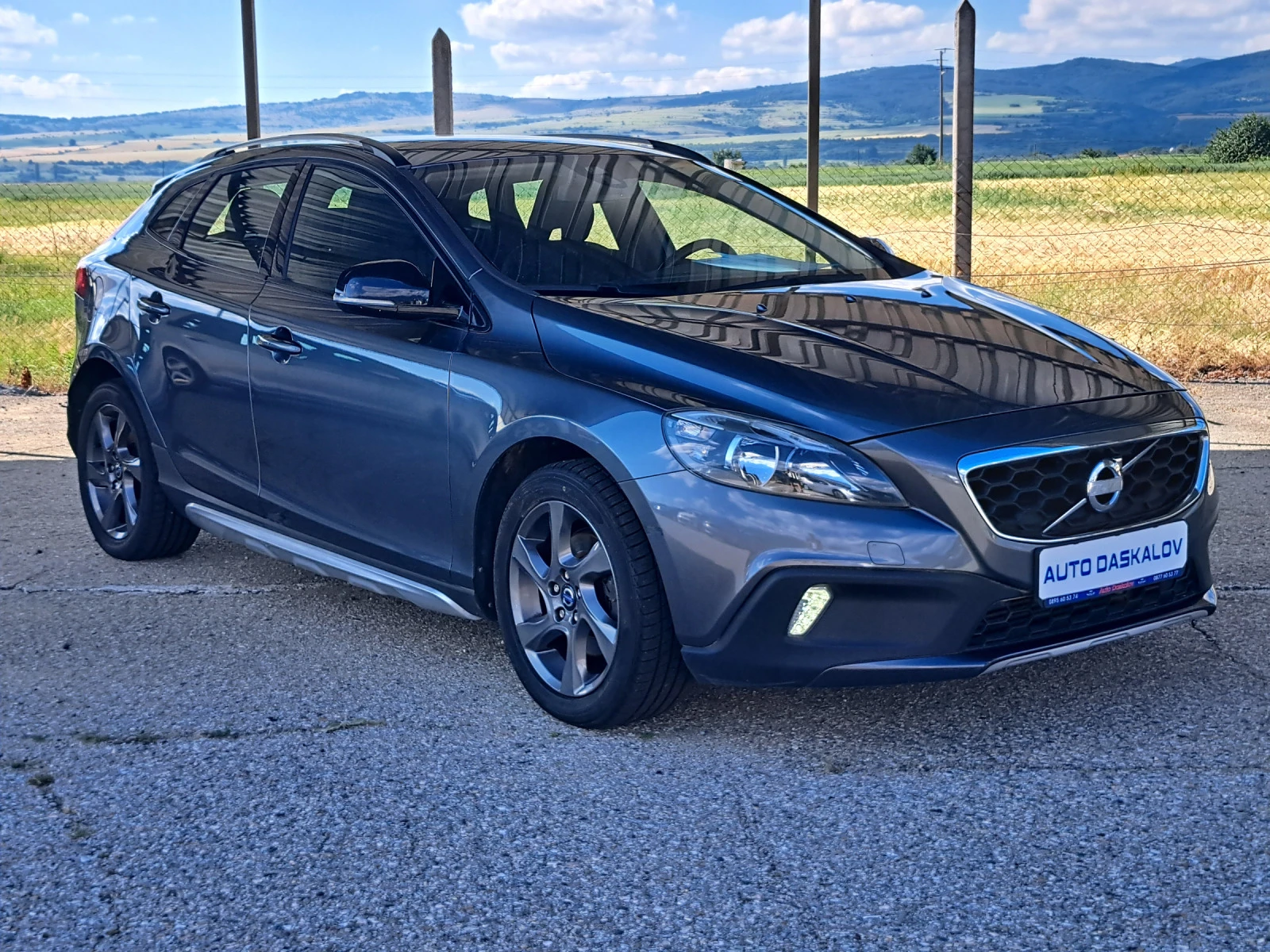 Volvo V40 Cross Country 1, 6 D2 - изображение 3