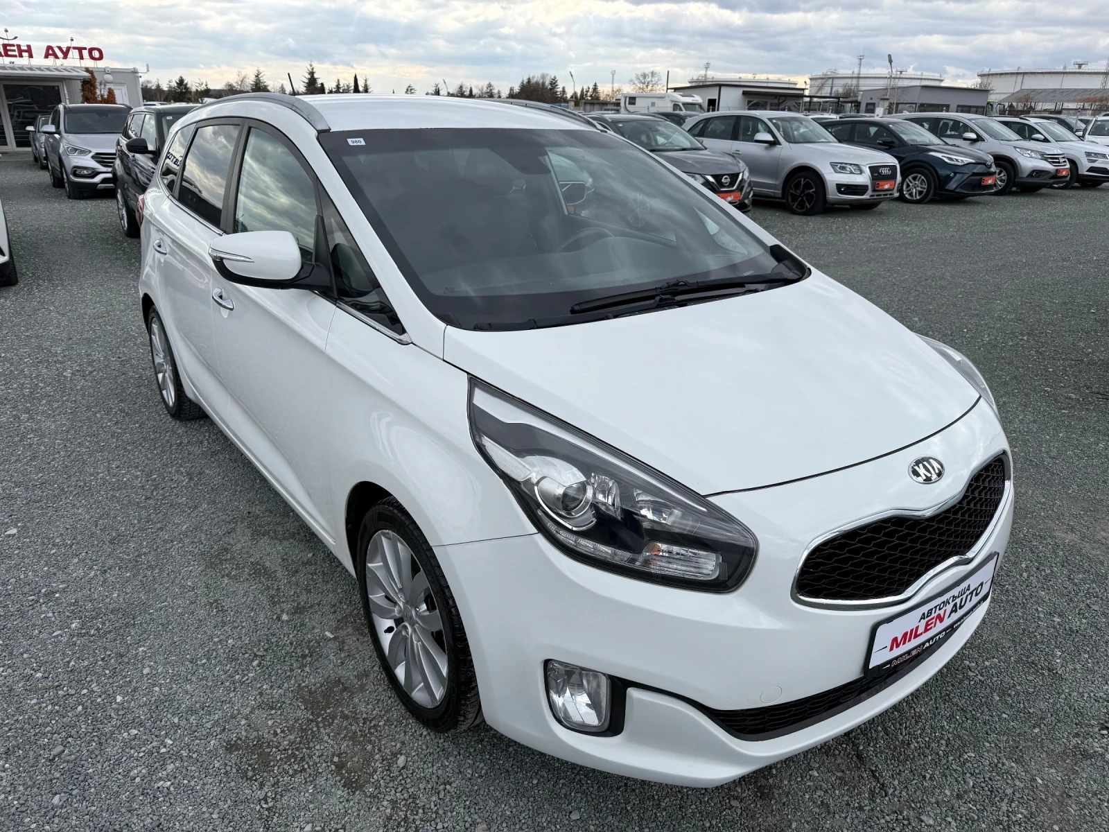 Kia Carens (KATO НОВА)^(7-МЕСТЕН) - изображение 3