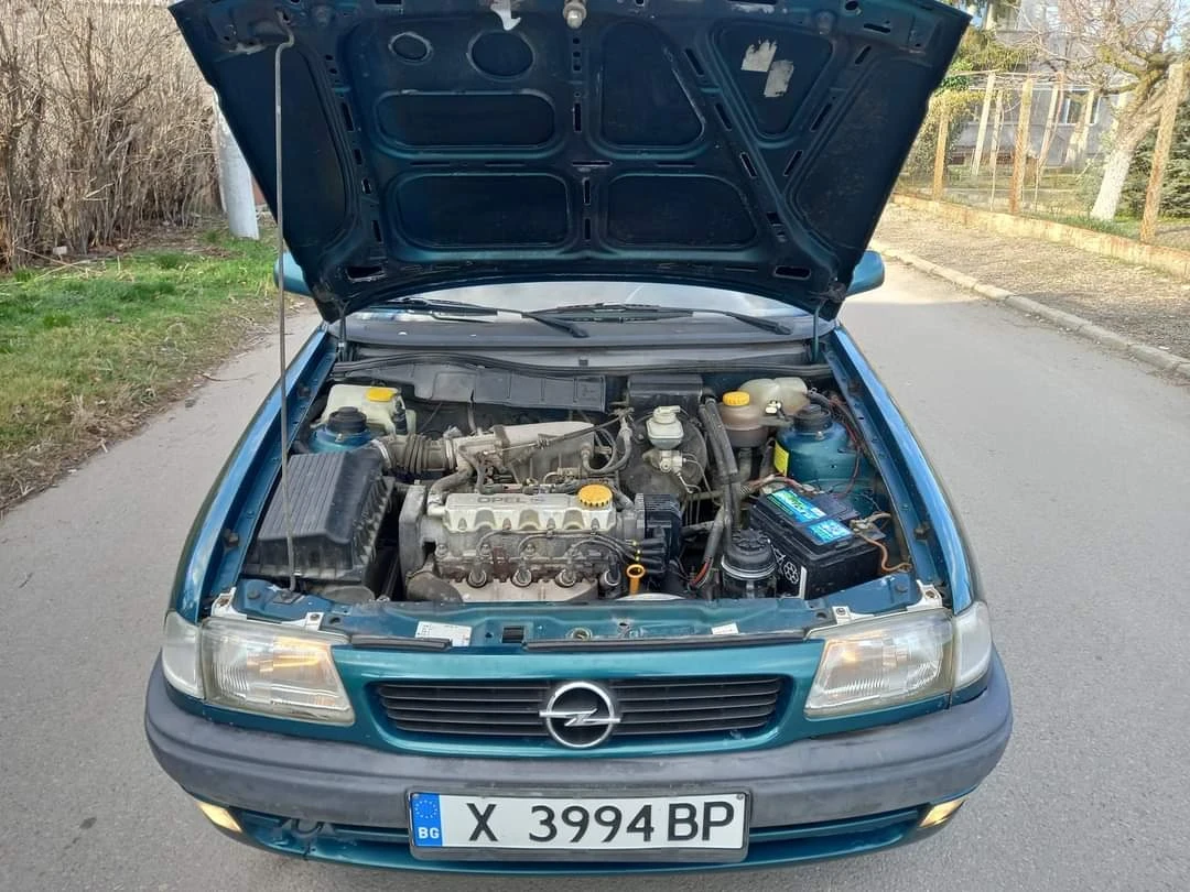 Opel Astra 1.4/82 коня/Климатик , снимка 2 - Автомобили и джипове - 54303420