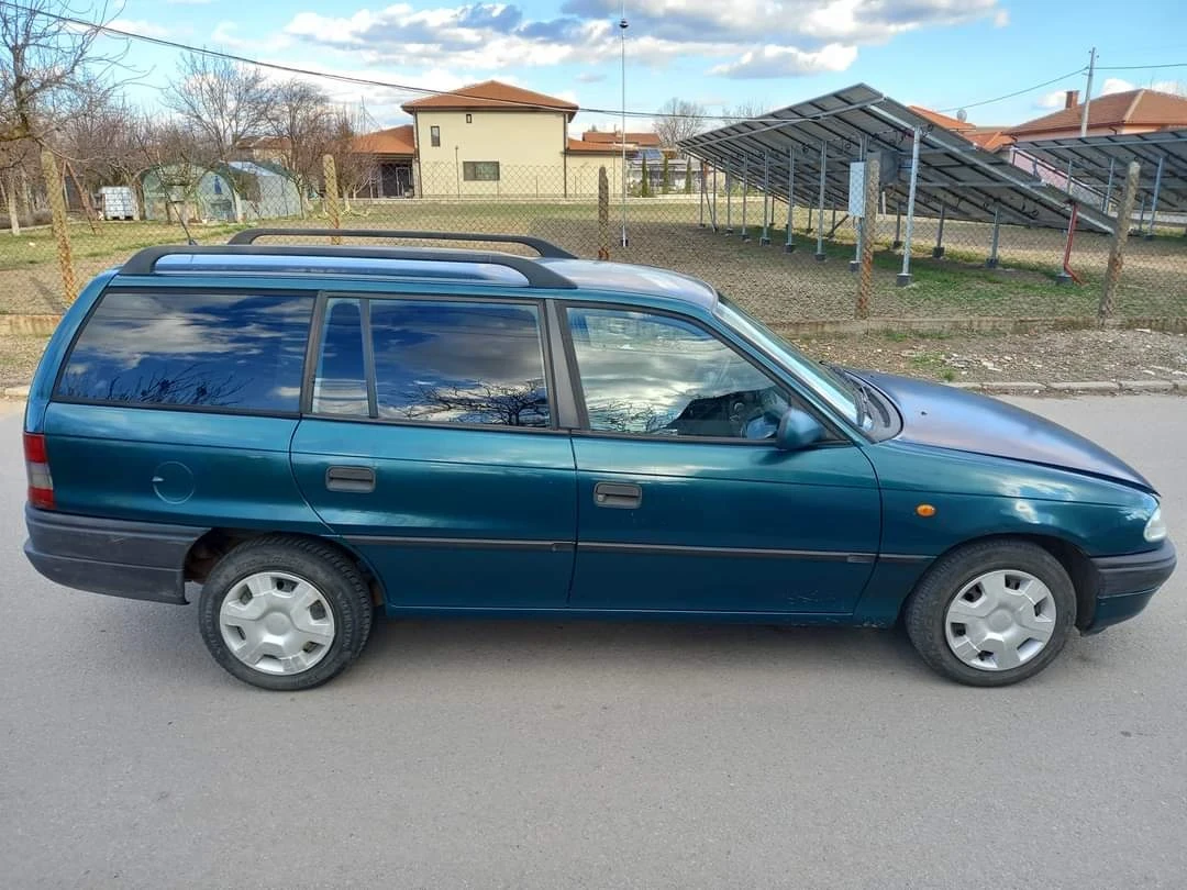 Opel Astra 1.4/82 коня/Климатик , снимка 12 - Автомобили и джипове - 54303420