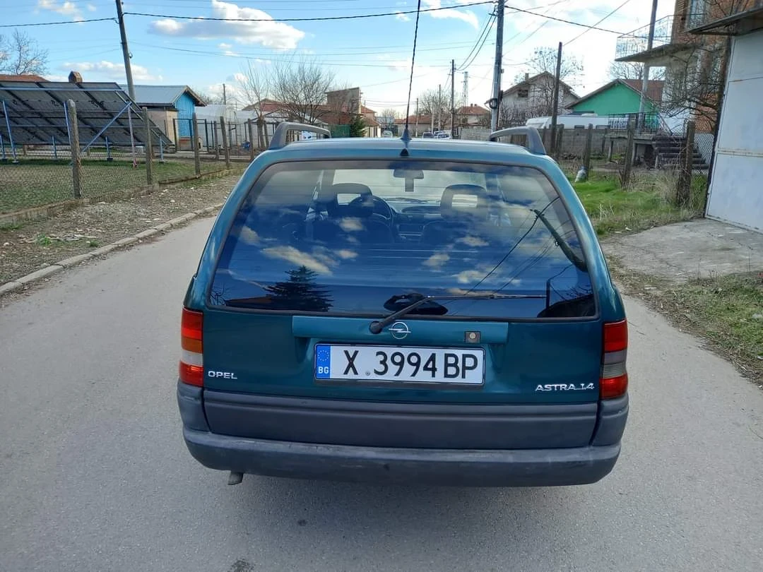 Opel Astra 1.4/82 коня/Климатик , снимка 8 - Автомобили и джипове - 54303420