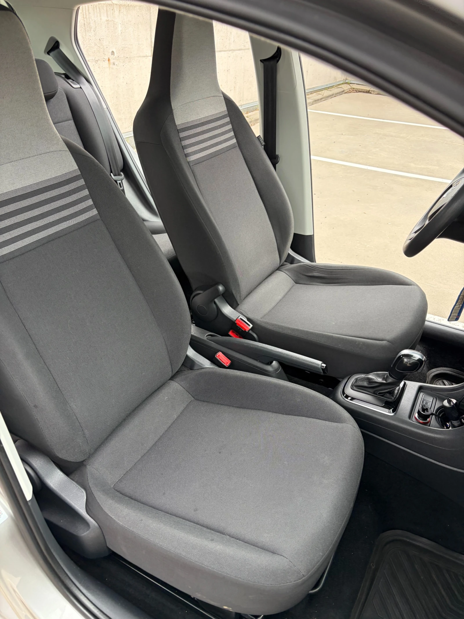 VW Up, снимка 8 - Автомобили и джипове - 54244658