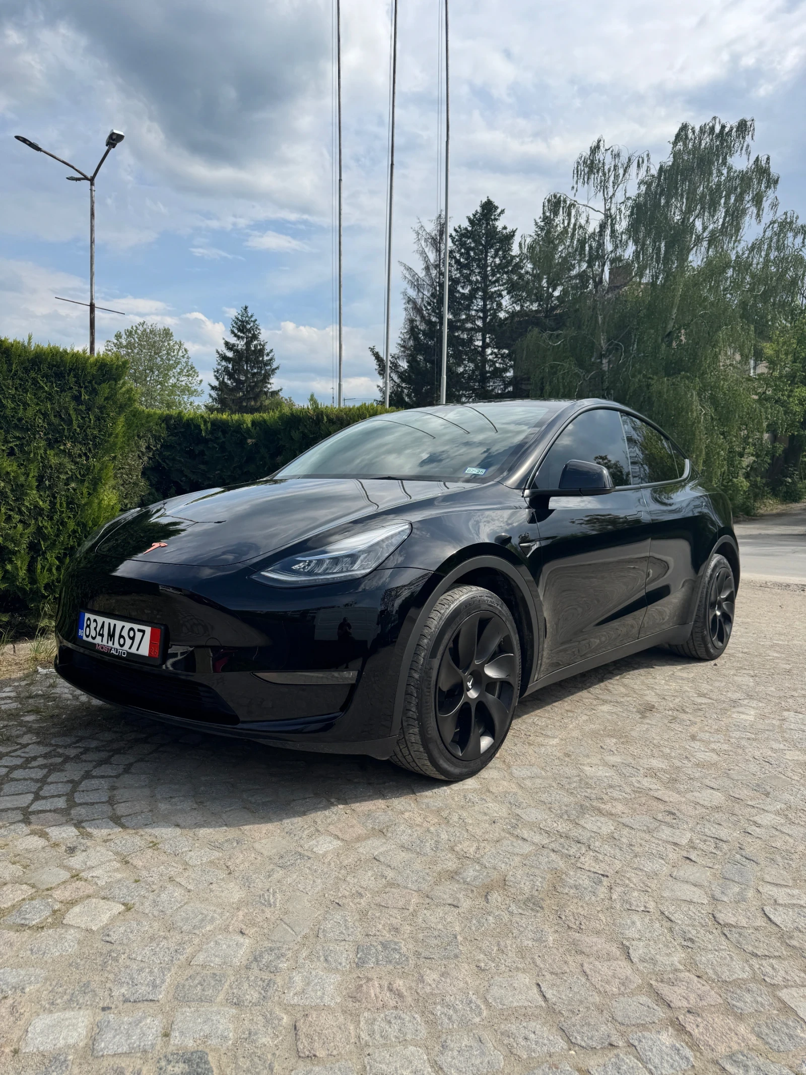 Tesla Model Y Dual motor Long range