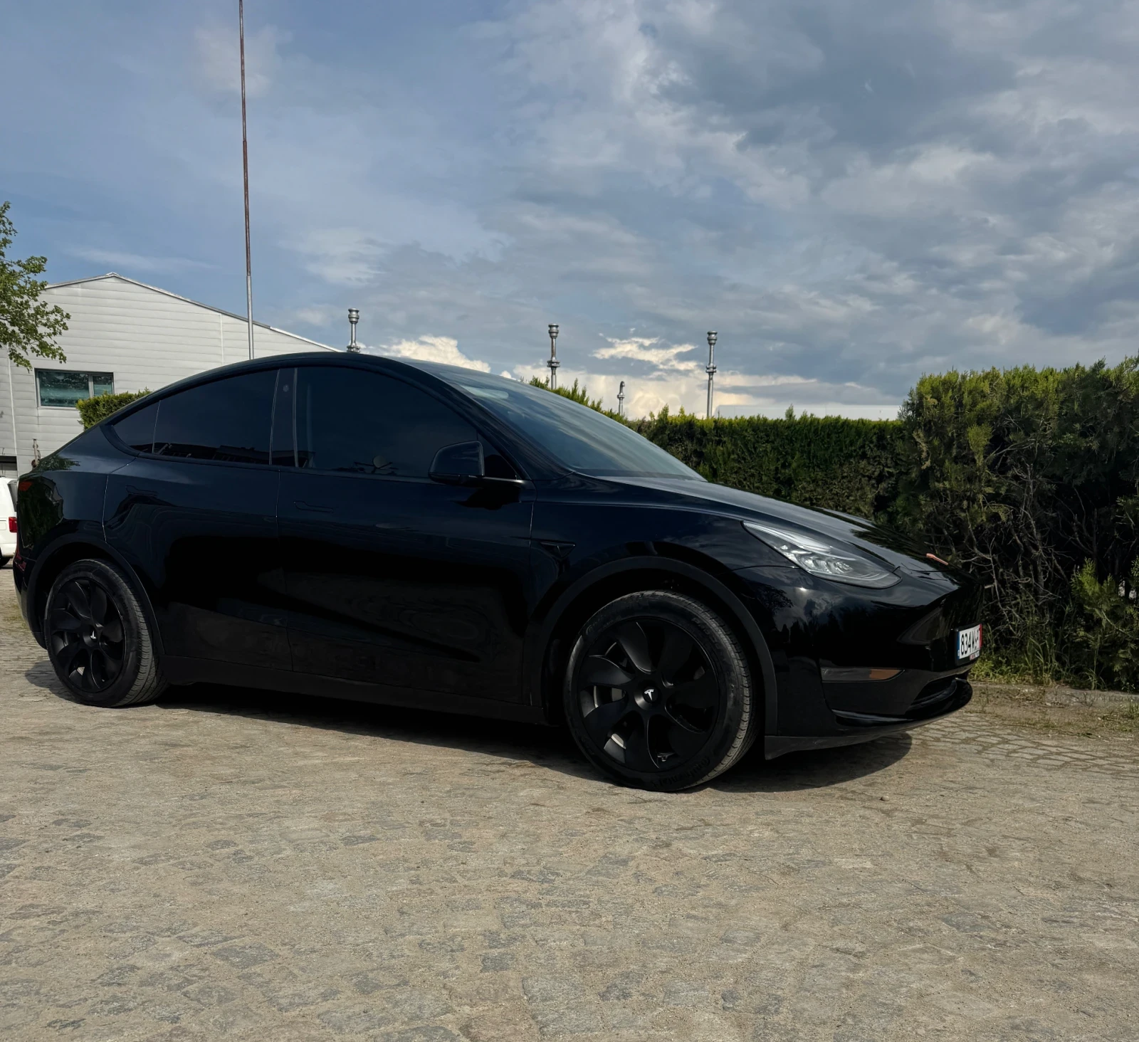 Tesla Model Y Dual motor Long range, снимка 2 - Автомобили и джипове - 54456323
