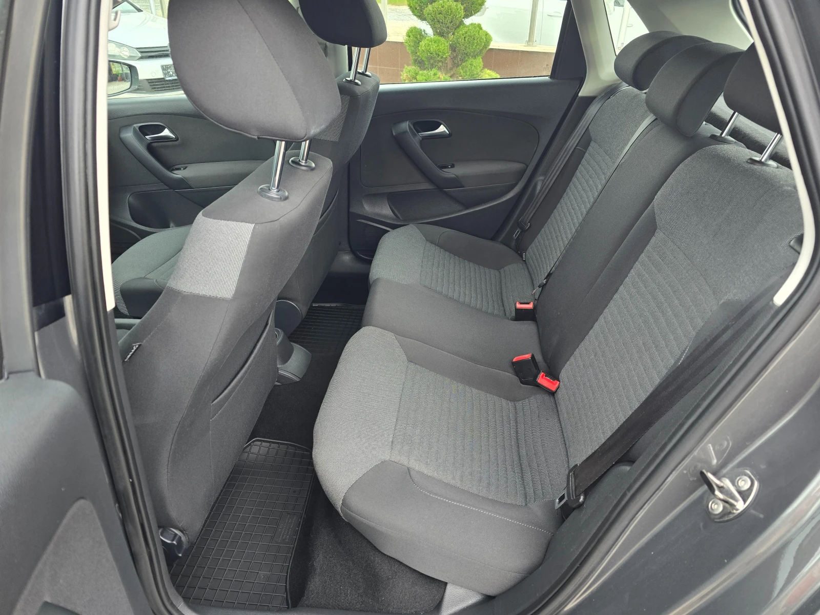 VW Polo 1.6TDI  75кс ! ! РЕАЛНИ КИЛОМЕТРИ, снимка 14 - Автомобили и джипове - 54508379