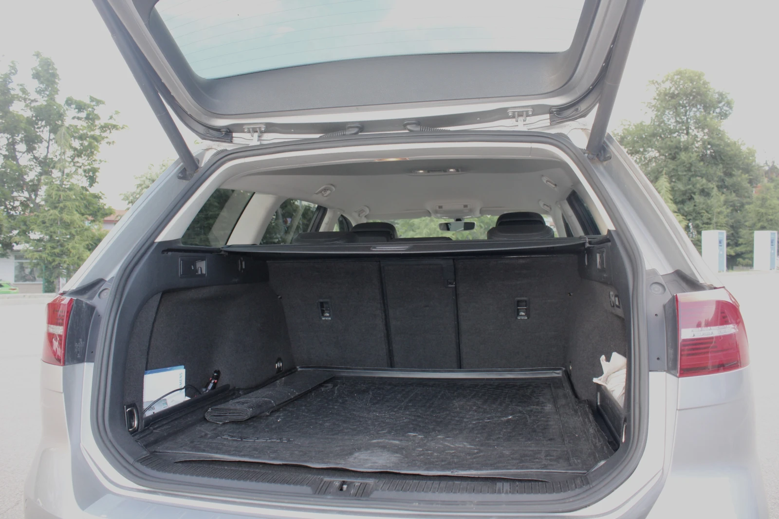 VW Passat  2.0TDI* DSG* ОБСЛУЖЕН* , снимка 17 - Автомобили и джипове - 54703137