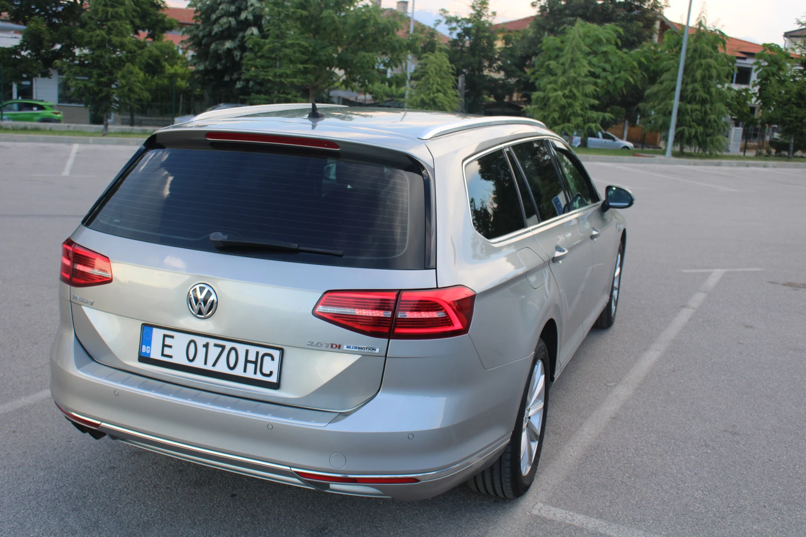 VW Passat  2.0TDI* DSG* ОБСЛУЖЕН* , снимка 7 - Автомобили и джипове - 54703137