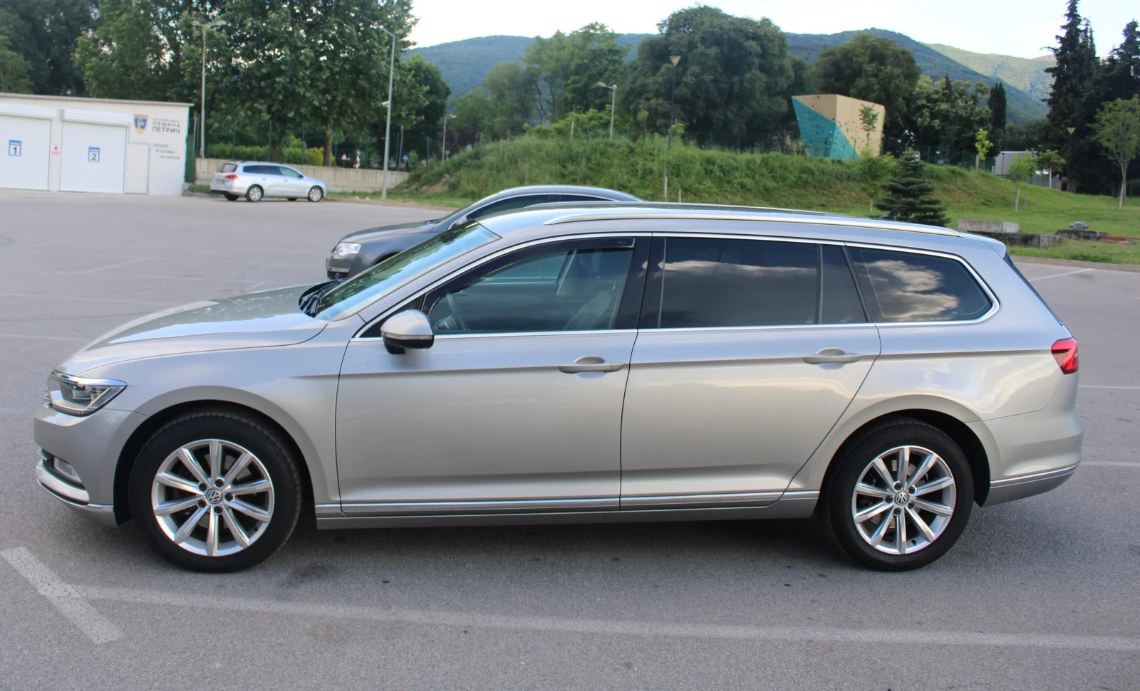 VW Passat  2.0TDI* DSG* ОБСЛУЖЕН* , снимка 5 - Автомобили и джипове - 54703137