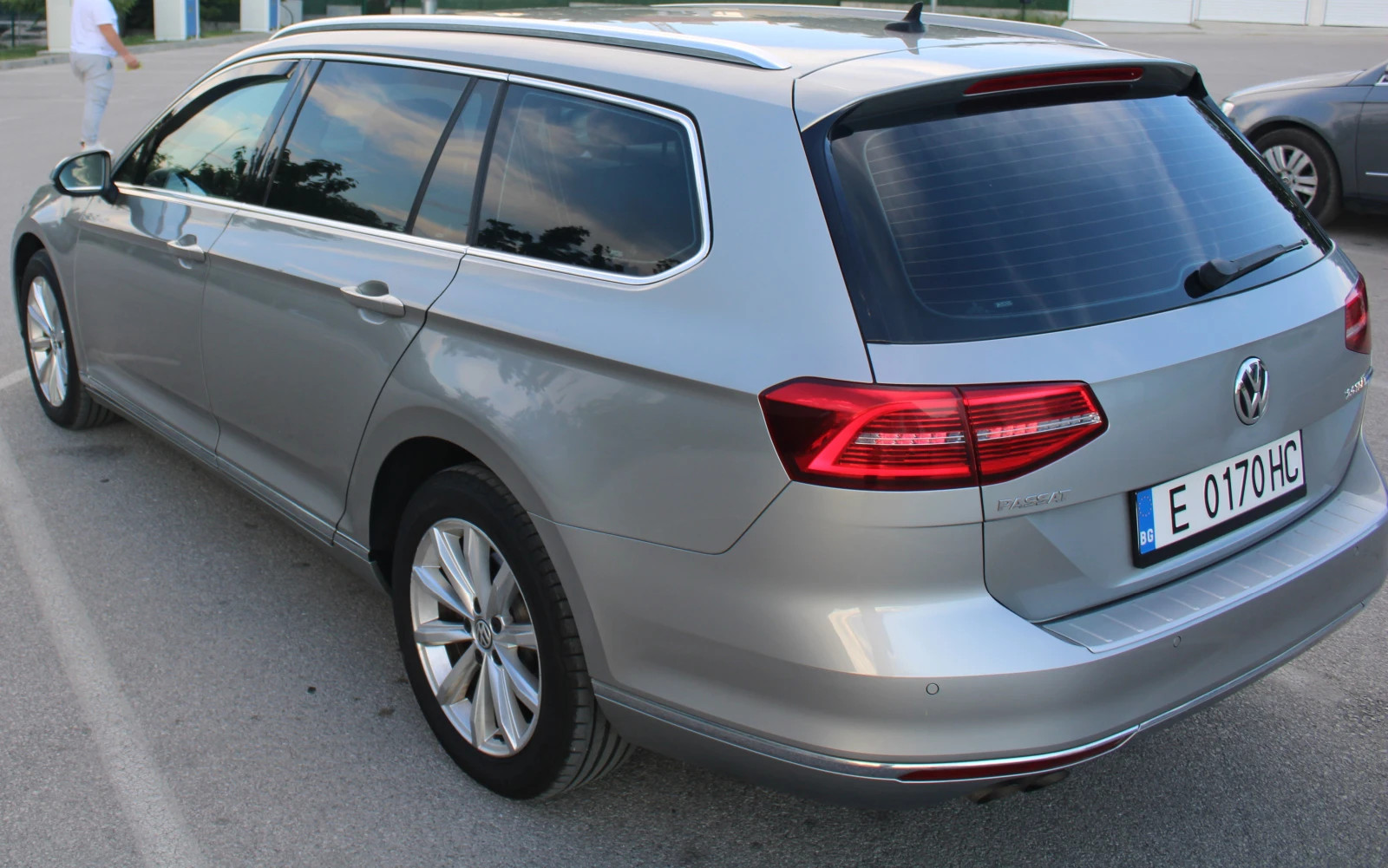 VW Passat  2.0TDI* DSG* ОБСЛУЖЕН* , снимка 3 - Автомобили и джипове - 54703137