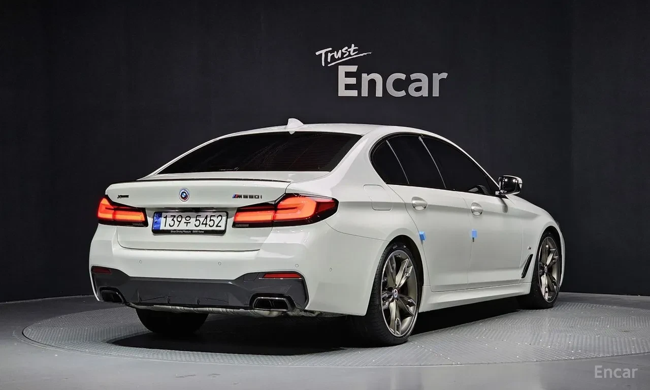 BMW 550 M/xDRIVE/FULL/NAVI/LED/CAM360/HEAD-UP/PANO/КОРЕЯ, снимка 2 - Автомобили и джипове - 54941981