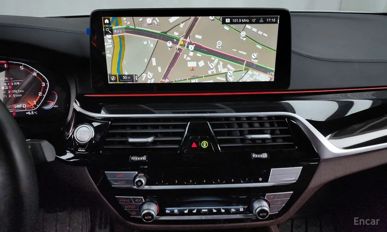 BMW 550 M/xDRIVE/FULL/NAVI/LED/CAM360/HEAD-UP/PANO/КОРЕЯ, снимка 13 - Автомобили и джипове - 54941981