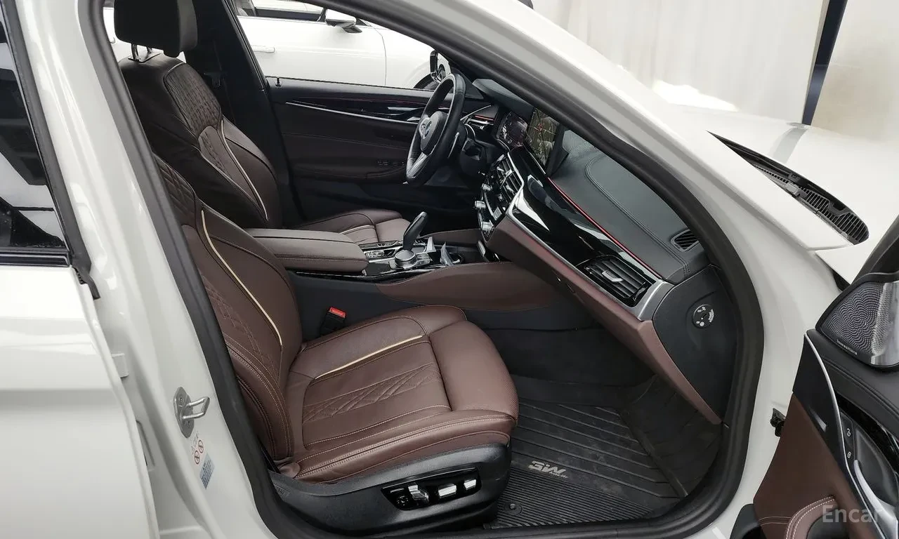 BMW 550 M/xDRIVE/FULL/NAVI/LED/CAM360/HEAD-UP/PANO/КОРЕЯ, снимка 10 - Автомобили и джипове - 54941981
