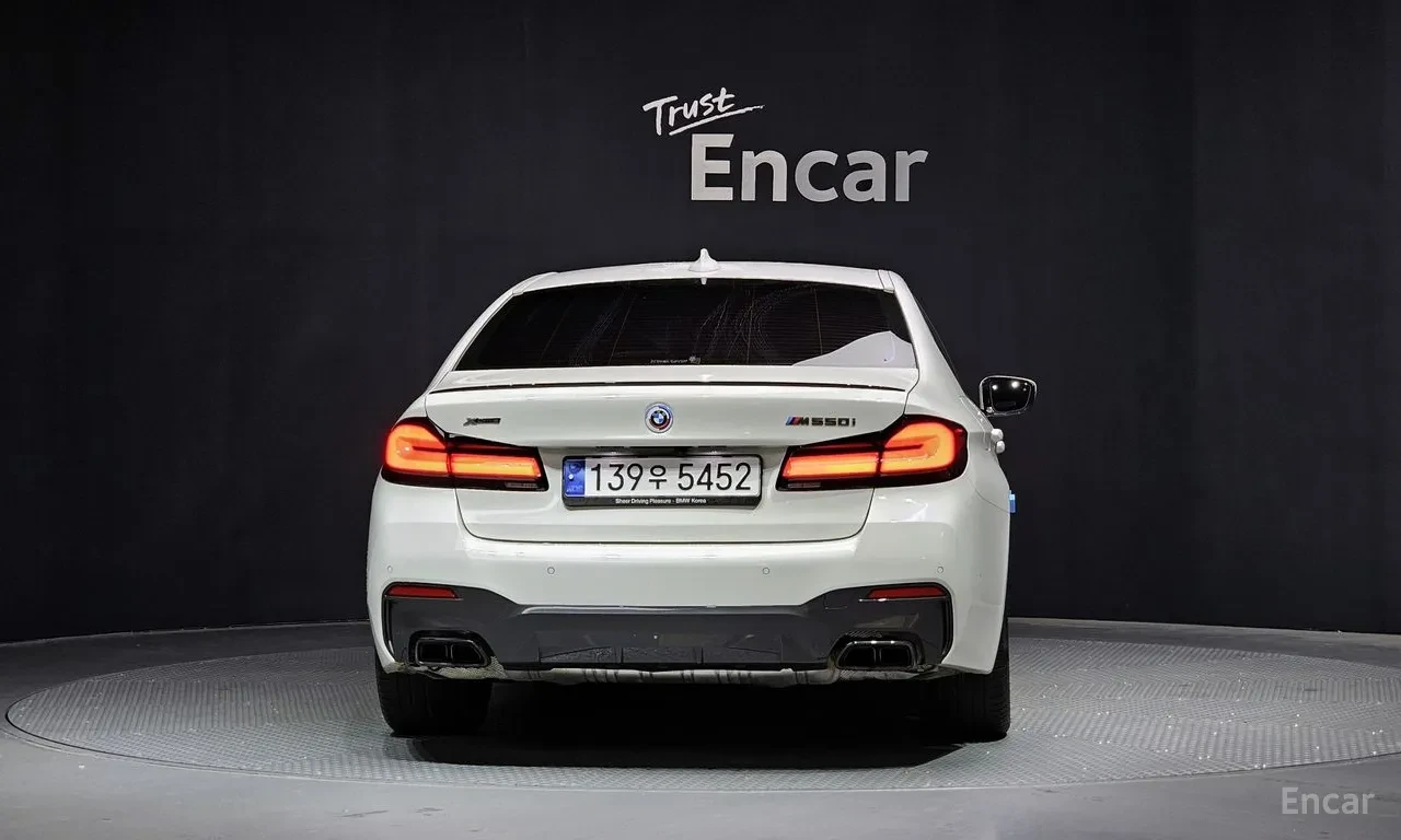 BMW 550 M/xDRIVE/FULL/NAVI/LED/CAM360/HEAD-UP/PANO/КОРЕЯ, снимка 4 - Автомобили и джипове - 54941981