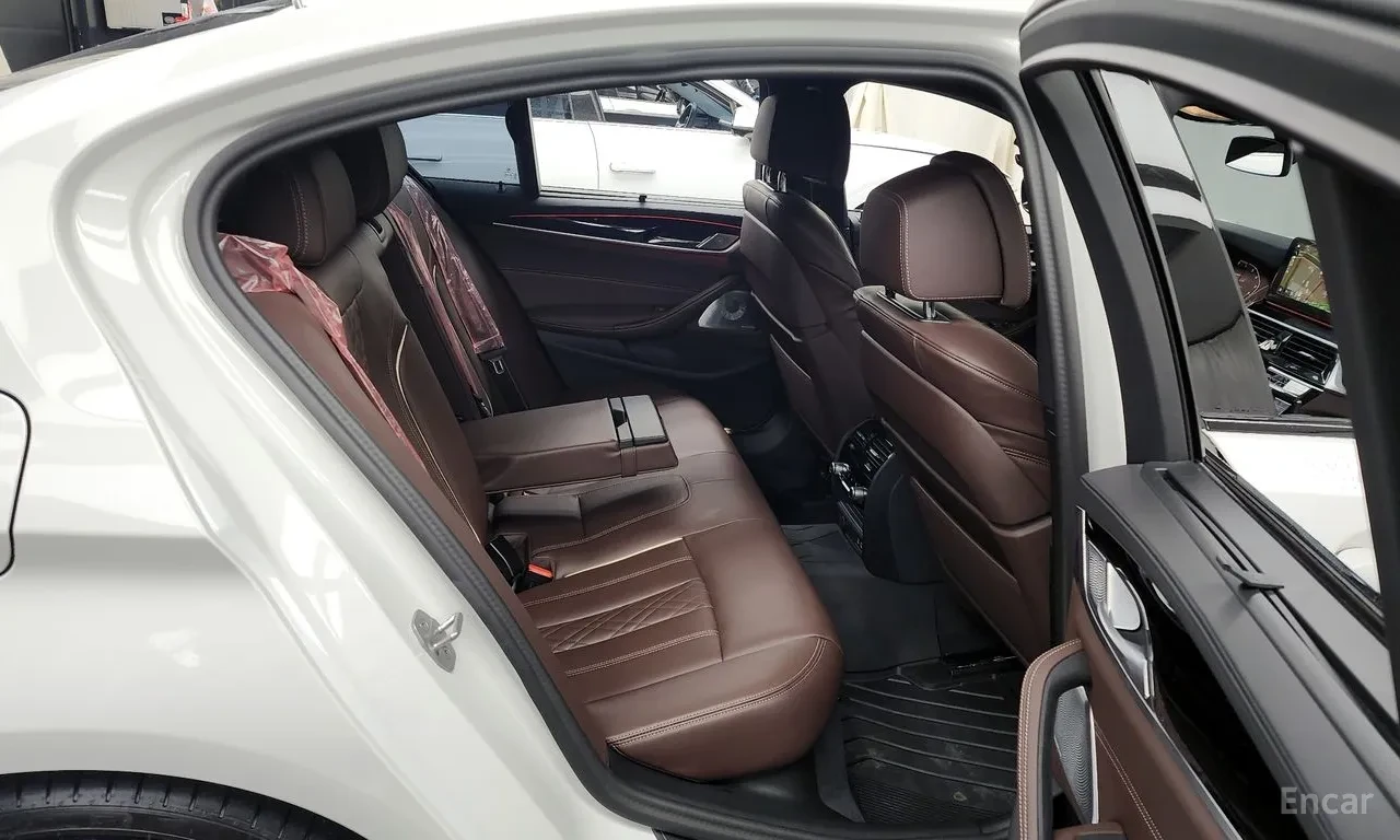 BMW 550 M/xDRIVE/FULL/NAVI/LED/CAM360/HEAD-UP/PANO/КОРЕЯ, снимка 11 - Автомобили и джипове - 54941981