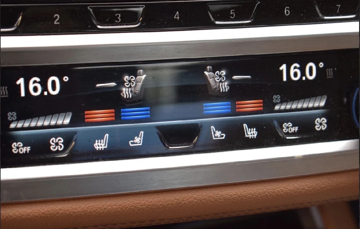 BMW 750 BOWERS&WILKINS/FULL/CARBON EDITION, снимка 15 - Автомобили и джипове - 55601283