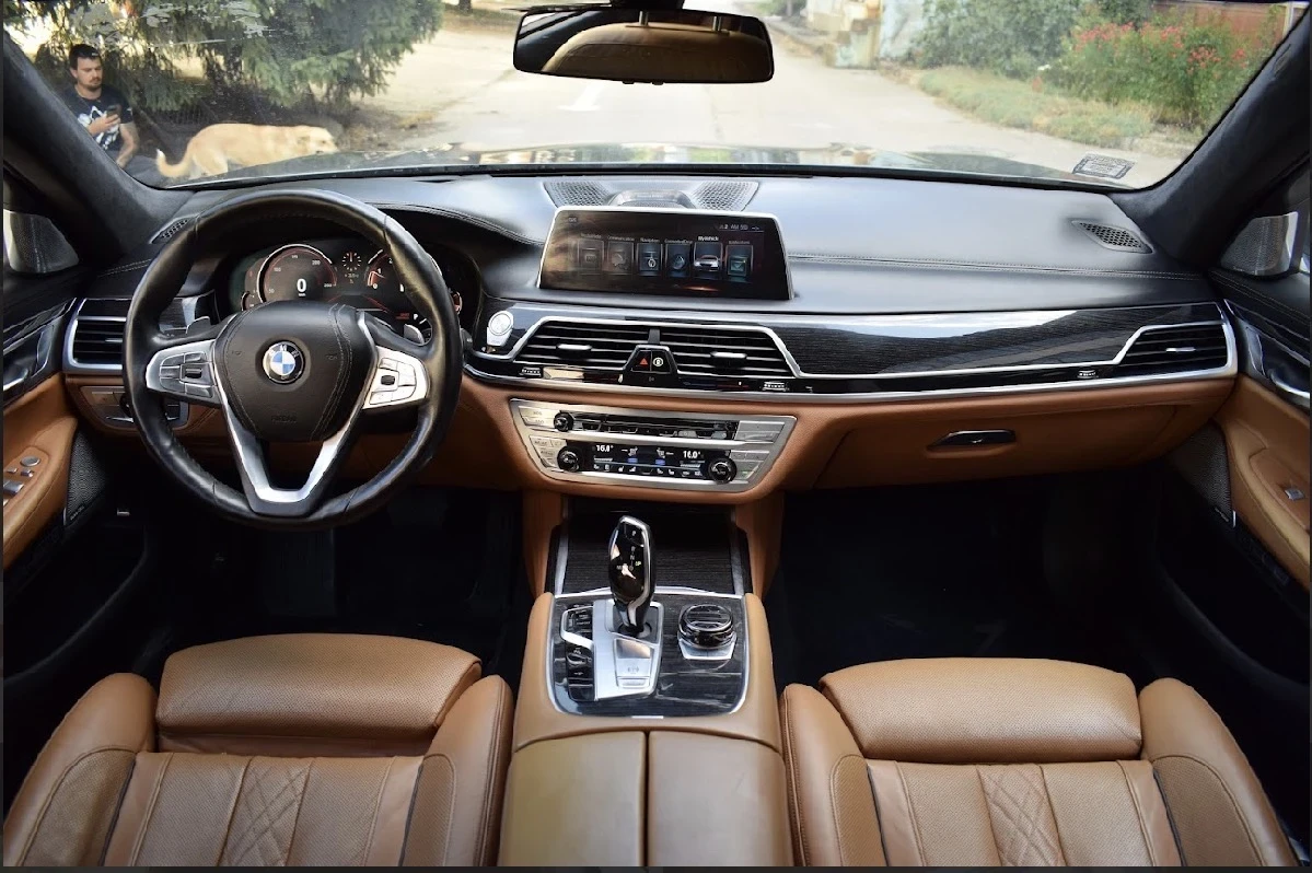 BMW 750 BOWERS&WILKINS/FULL/CARBON EDITION, снимка 7 - Автомобили и джипове - 55601283