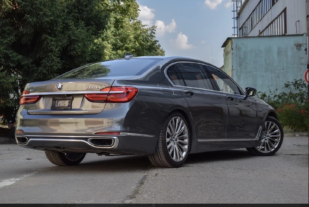 BMW 750 BOWERS&WILKINS/FULL/CARBON EDITION, снимка 5 - Автомобили и джипове - 55601283