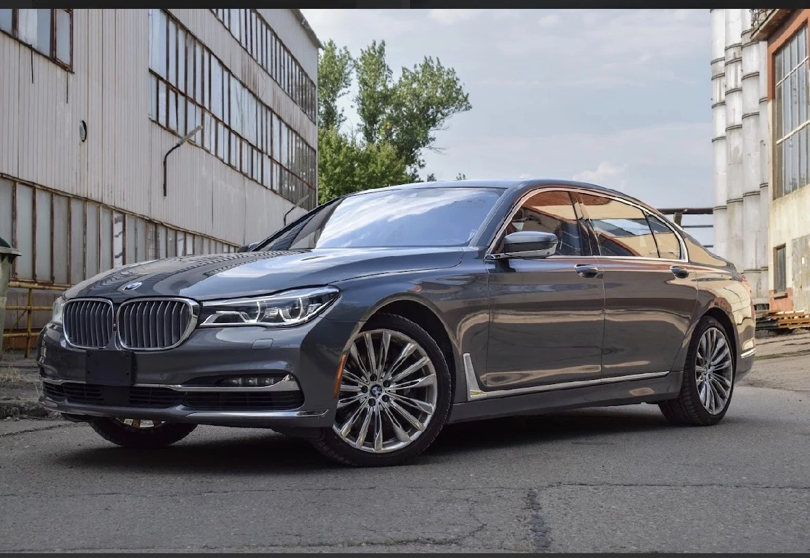 BMW 750 BOWERS&WILKINS/FULL/CARBON EDITION, снимка 2 - Автомобили и джипове - 55601283