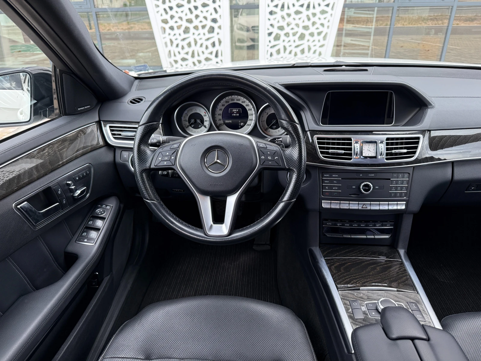 Mercedes-Benz E 350 BLUETEC 4 MATIC, снимка 2 - Автомобили и джипове - 56181907