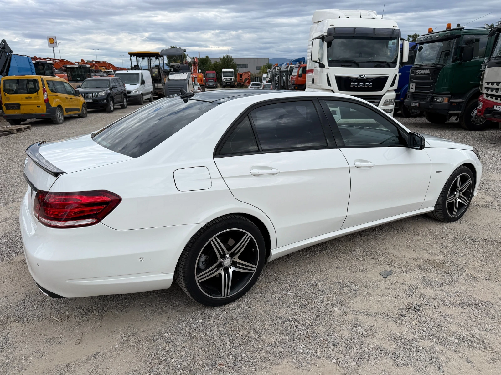 Mercedes-Benz E 350 BLUETEC 4 MATIC, снимка 10 - Автомобили и джипове - 56181907