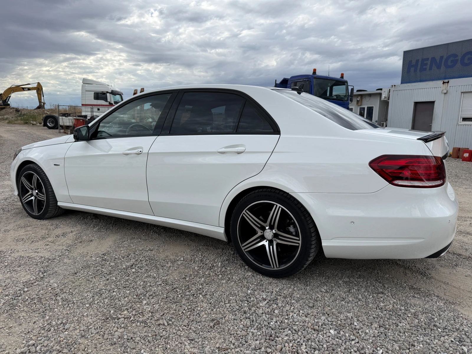 Mercedes-Benz E 350 BLUETEC 4 MATIC, снимка 13 - Автомобили и джипове - 56181907