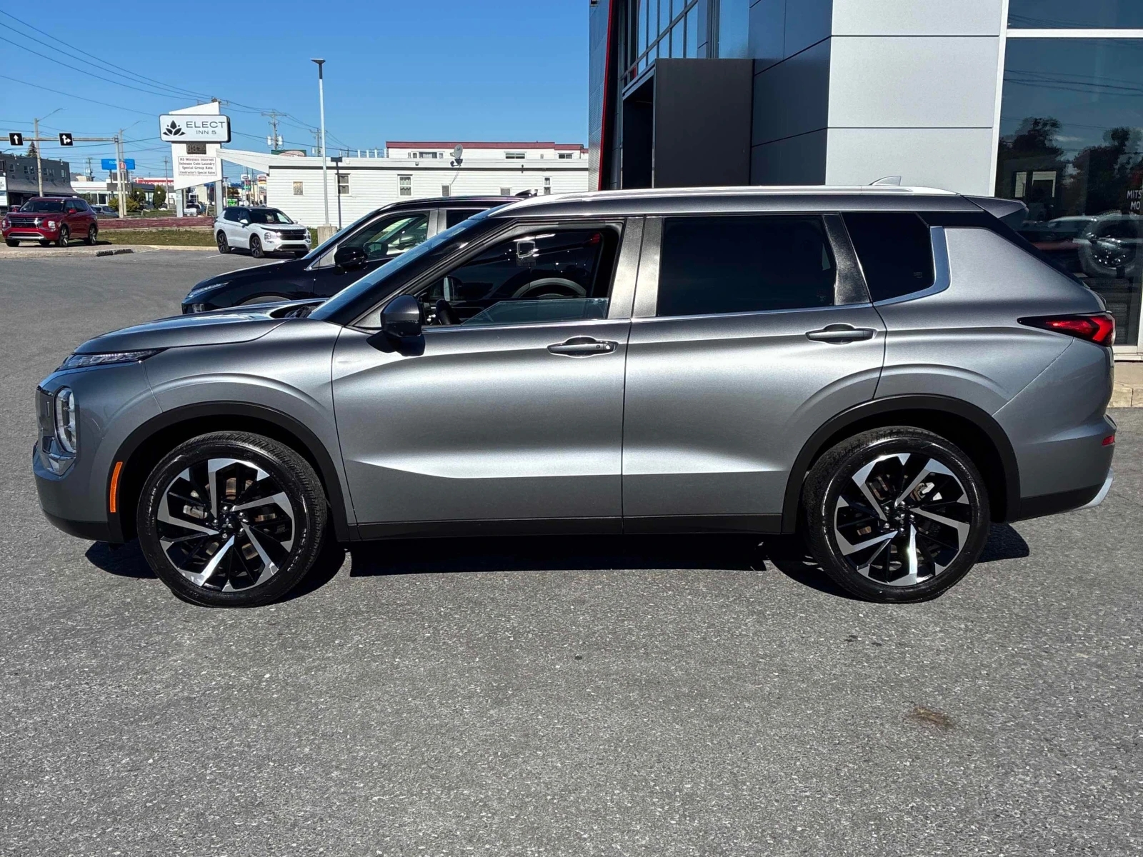 Mitsubishi Outlander AWD* Подгрев* 360 камери* Пано, снимка 4 - Автомобили и джипове - 56401460