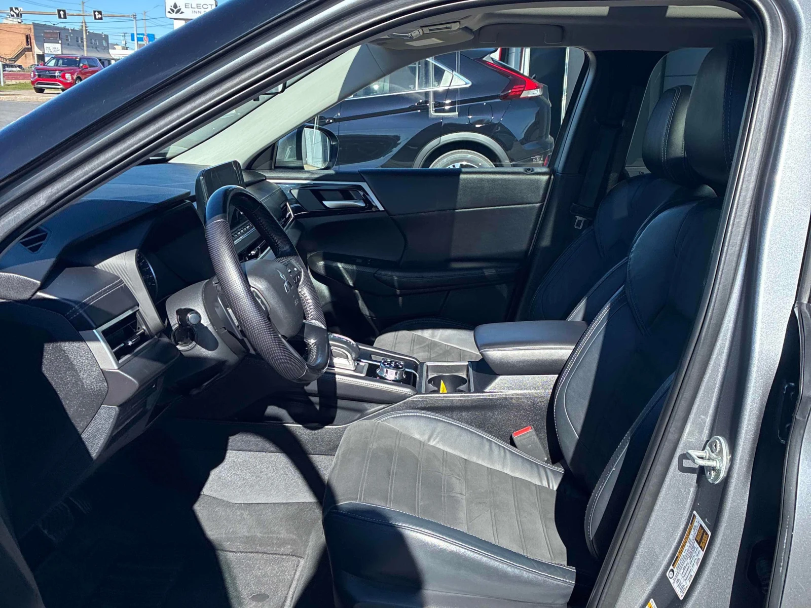 Mitsubishi Outlander AWD* Подгрев* 360 камери* Пано, снимка 6 - Автомобили и джипове - 56401460