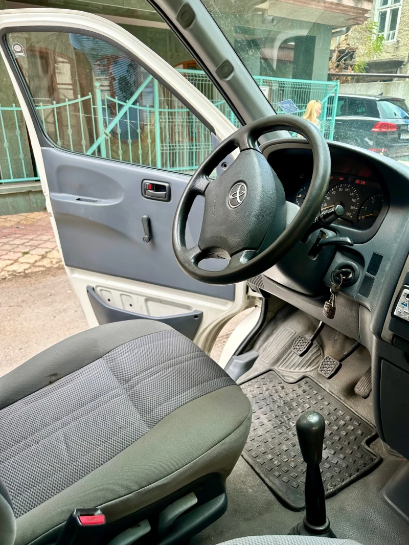 Toyota Hiace D4D, снимка 11 - Бусове и автобуси - 52531349