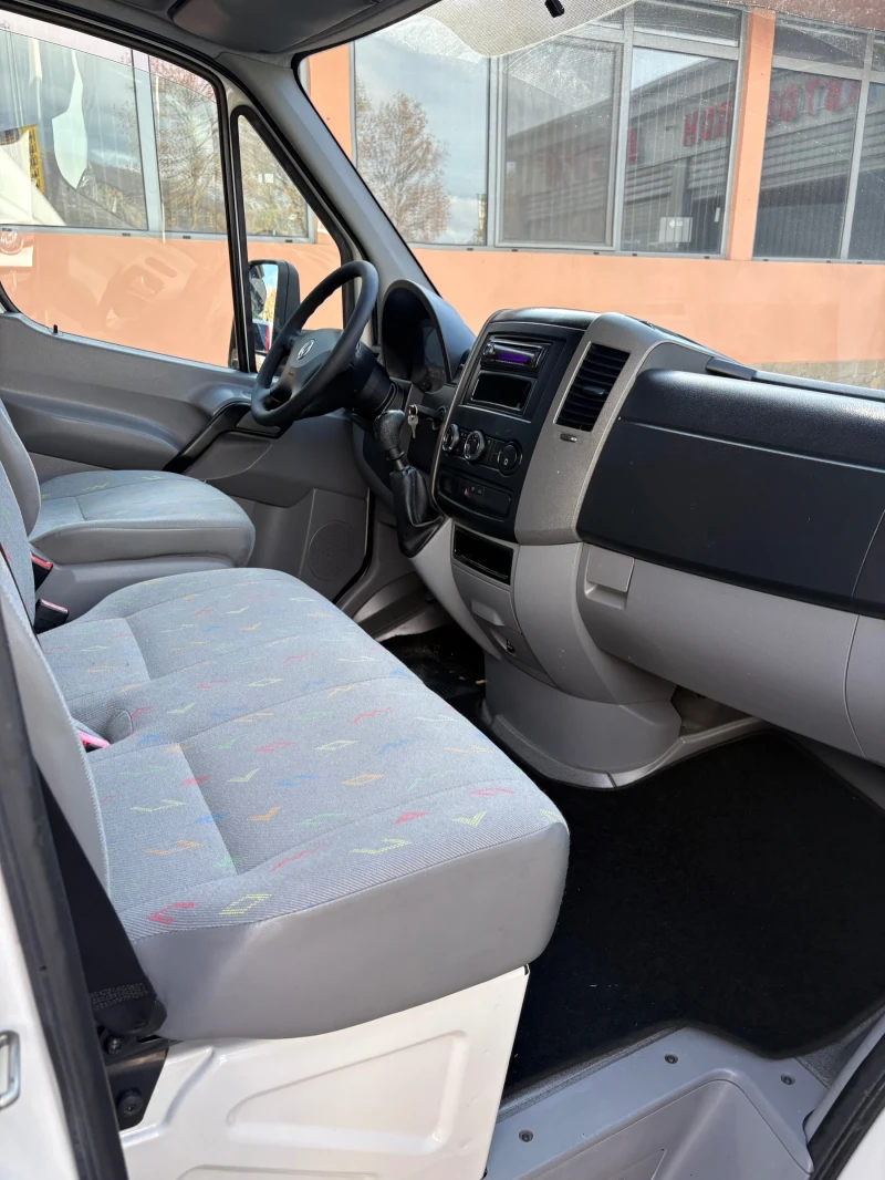 VW Crafter КАТО НОВ, снимка 4 - Бусове и автобуси - 52505683