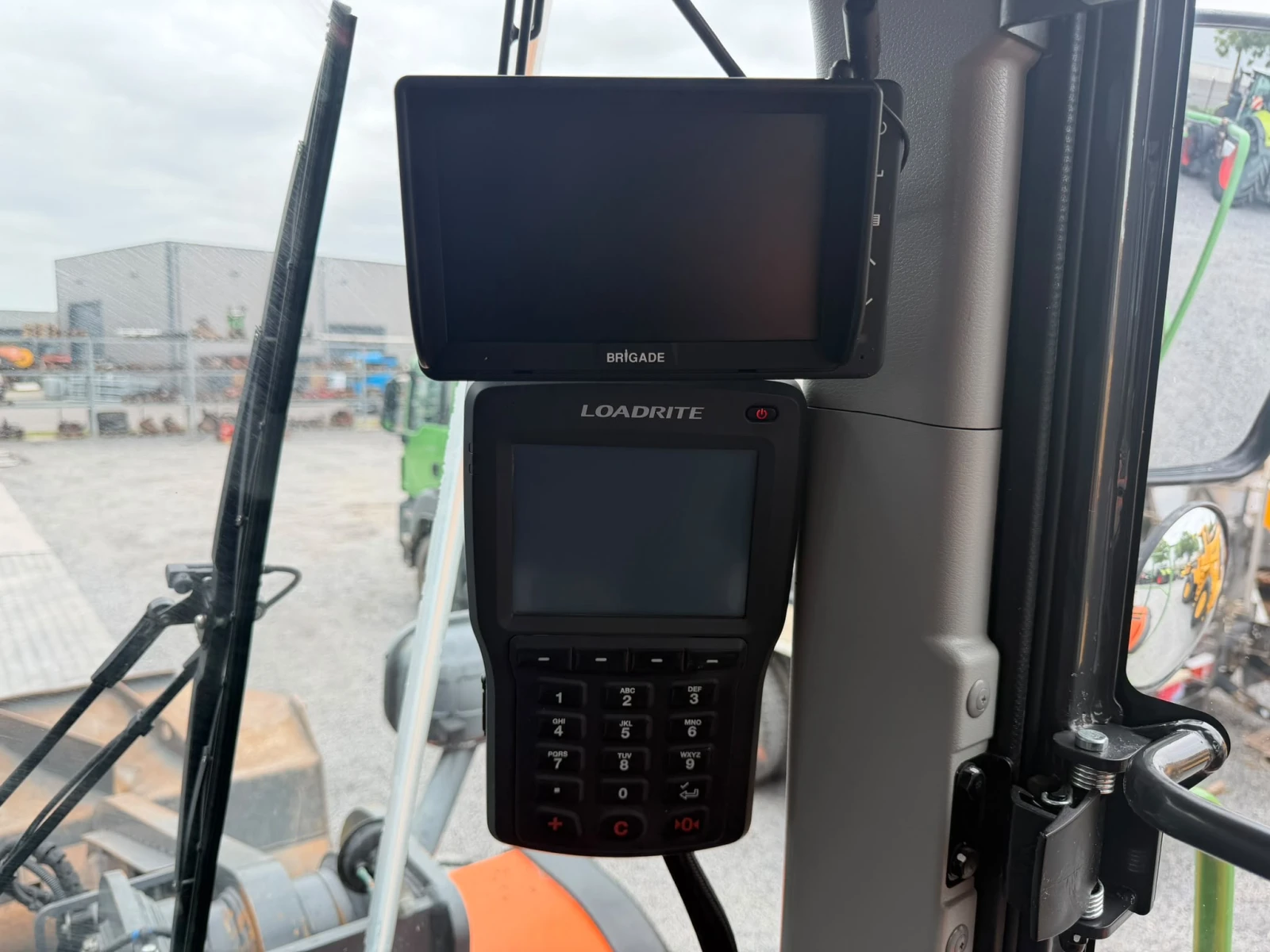 Челен товарач DOOSAN DL 450 ЛИЗИНГ, снимка 15 - Индустриална техника - 56242359