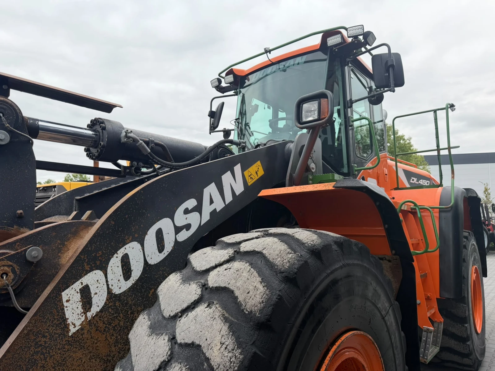 Челен товарач DOOSAN DL 450 ЛИЗИНГ, снимка 11 - Индустриална техника - 56242359