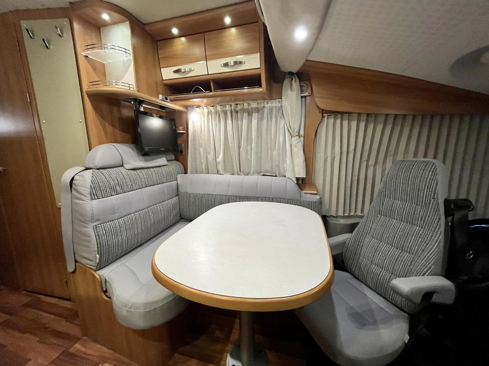 Кемпер HYMER / ERIBA B580 3.0 CDI AT MB ЛИЗИНГ FULL - изображение 3