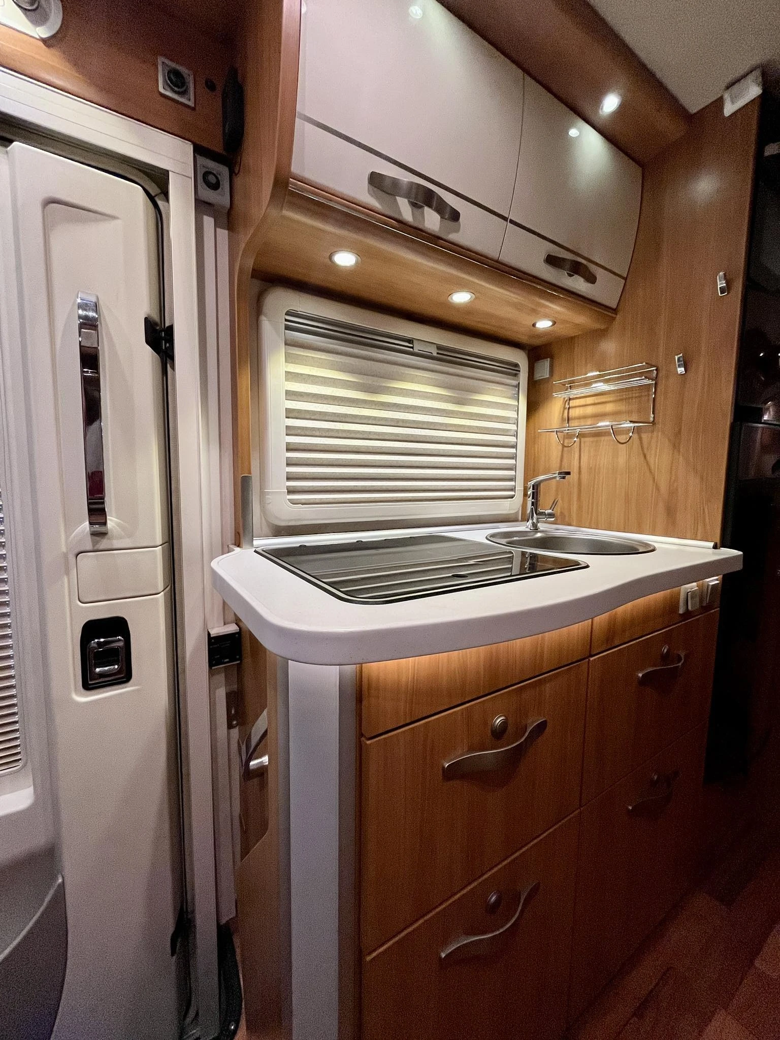 Кемпер HYMER / ERIBA B580 3.0 CDI AT MB ЛИЗИНГ FULL - изображение 5