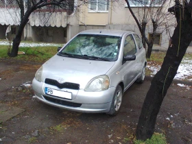 Toyota Yaris 1.0 Газ-бензин , снимка 2