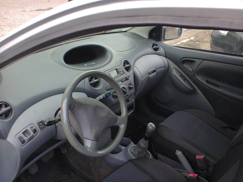 Toyota Yaris 1.0 Газ-бензин , снимка 14 - Автомобили и джипове - 49243650