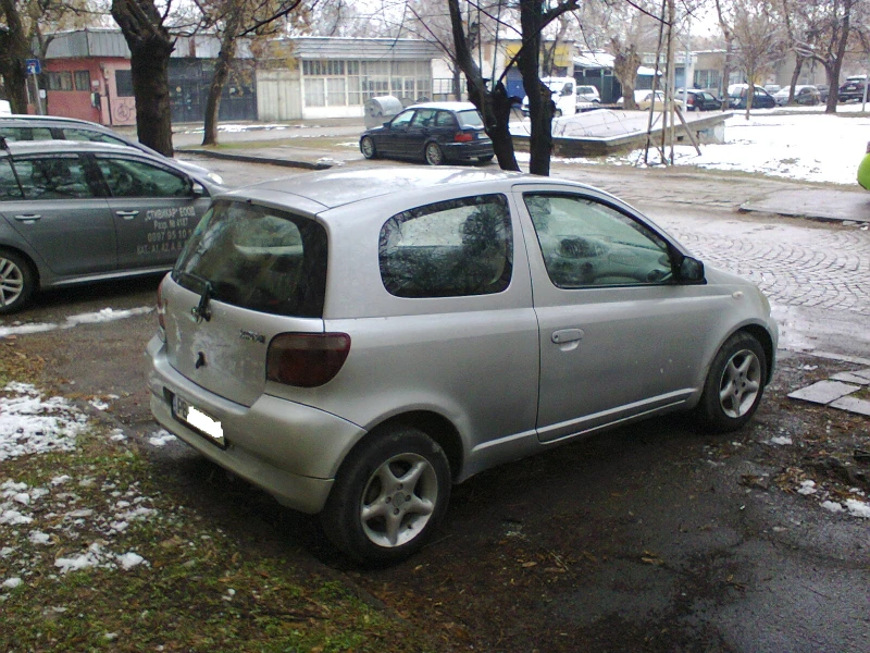 Toyota Yaris 1.0 Газ-бензин , снимка 17 - Автомобили и джипове - 49243650