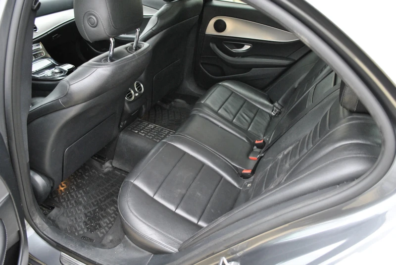 Mercedes-Benz E 220, снимка 6 - Автомобили и джипове - 49997481