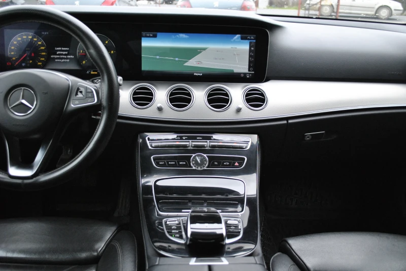 Mercedes-Benz E 220, снимка 11 - Автомобили и джипове - 49997481