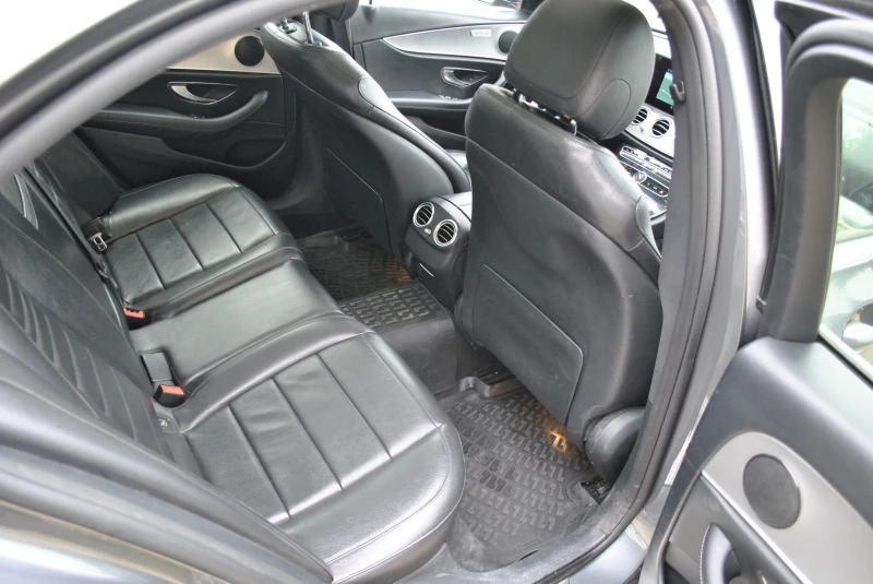 Mercedes-Benz E 220, снимка 8 - Автомобили и джипове - 49997481