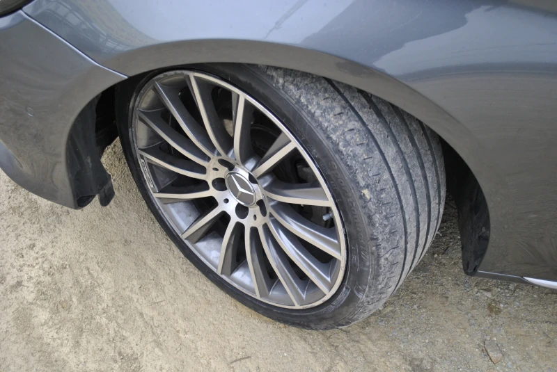 Mercedes-Benz E 220, снимка 12 - Автомобили и джипове - 49997481