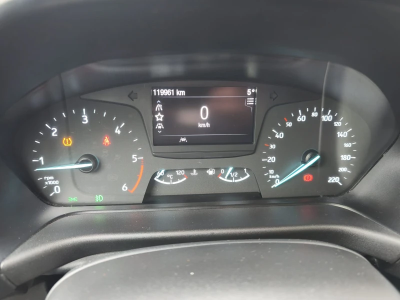 Ford Fiesta 1.5 TDCI  ST-LINE, снимка 9 - Автомобили и джипове - 52184768