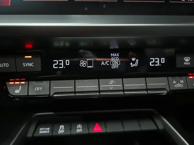 Audi A3 2.0 TFSI, снимка 16 - Автомобили и джипове - 54139411