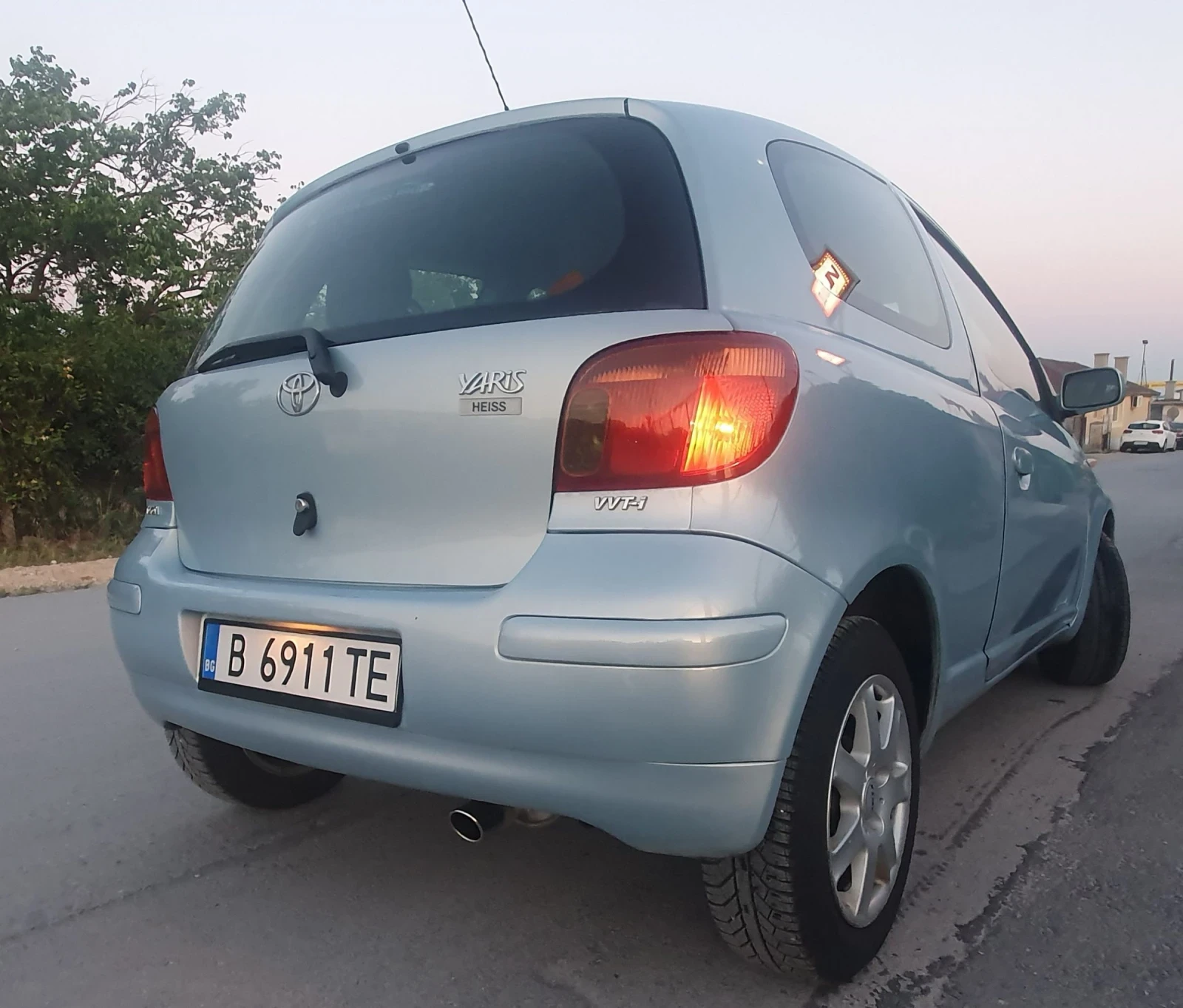 Toyota Yaris 1.3i 90к.с. Фейслифт - изображение 7