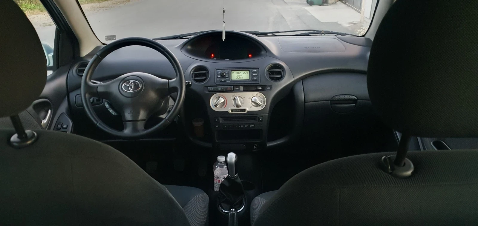 Toyota Yaris 1.3i 90к.с. Фейслифт - изображение 9