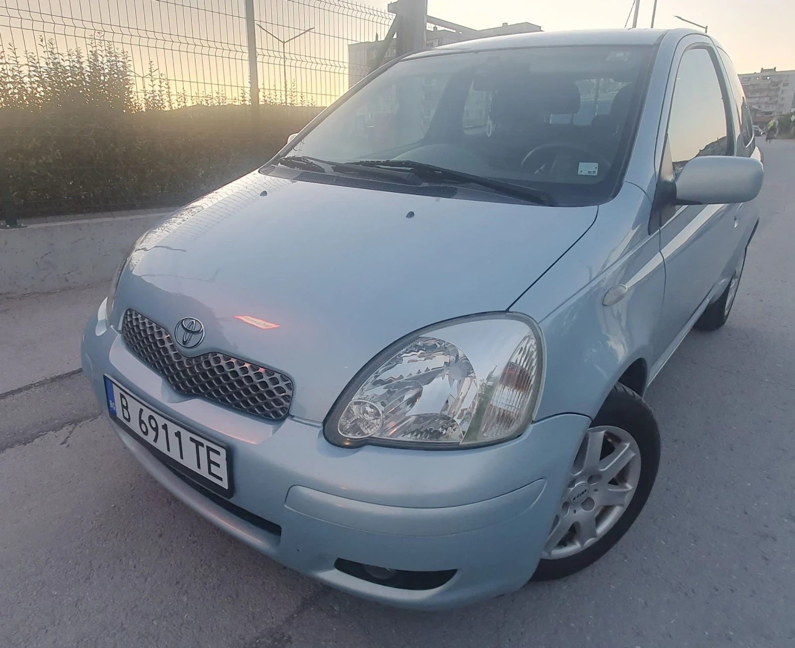 Toyota Yaris 1.3i 90к.с. Фейслифт - изображение 2