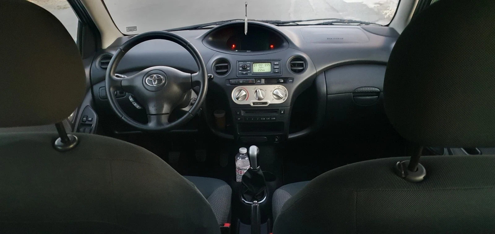 Toyota Yaris 1.3i 90к.с. Фейслифт - изображение 8