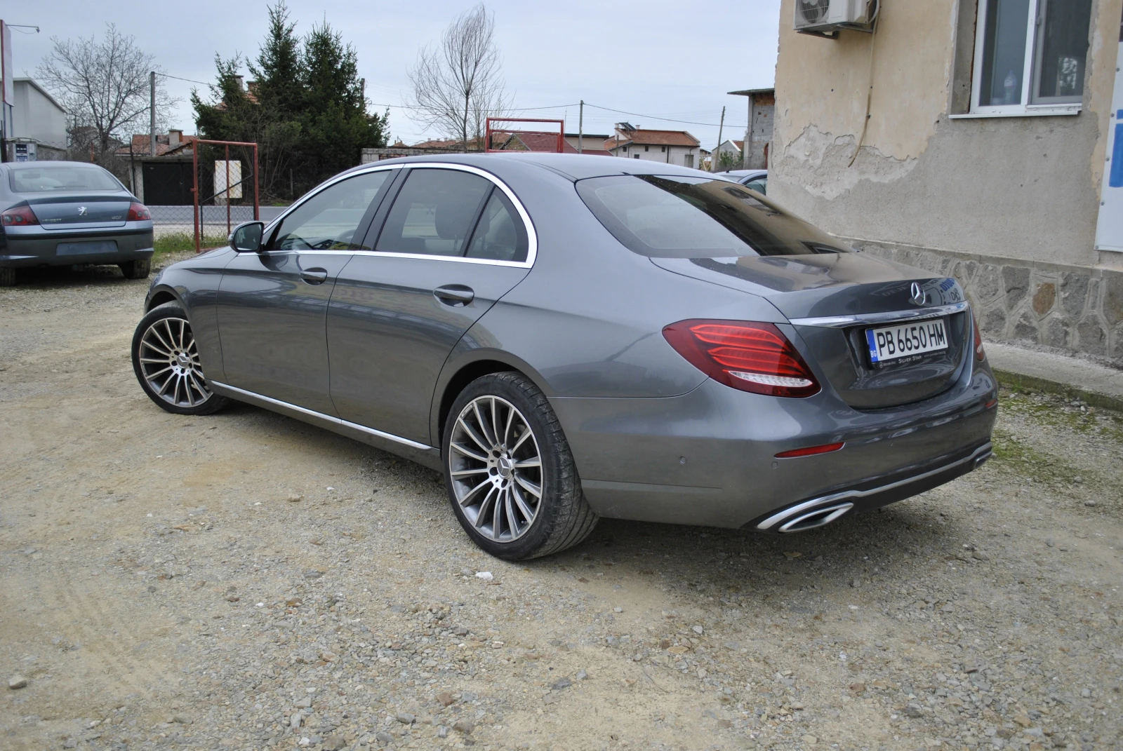 Mercedes-Benz E 220  - изображение 4