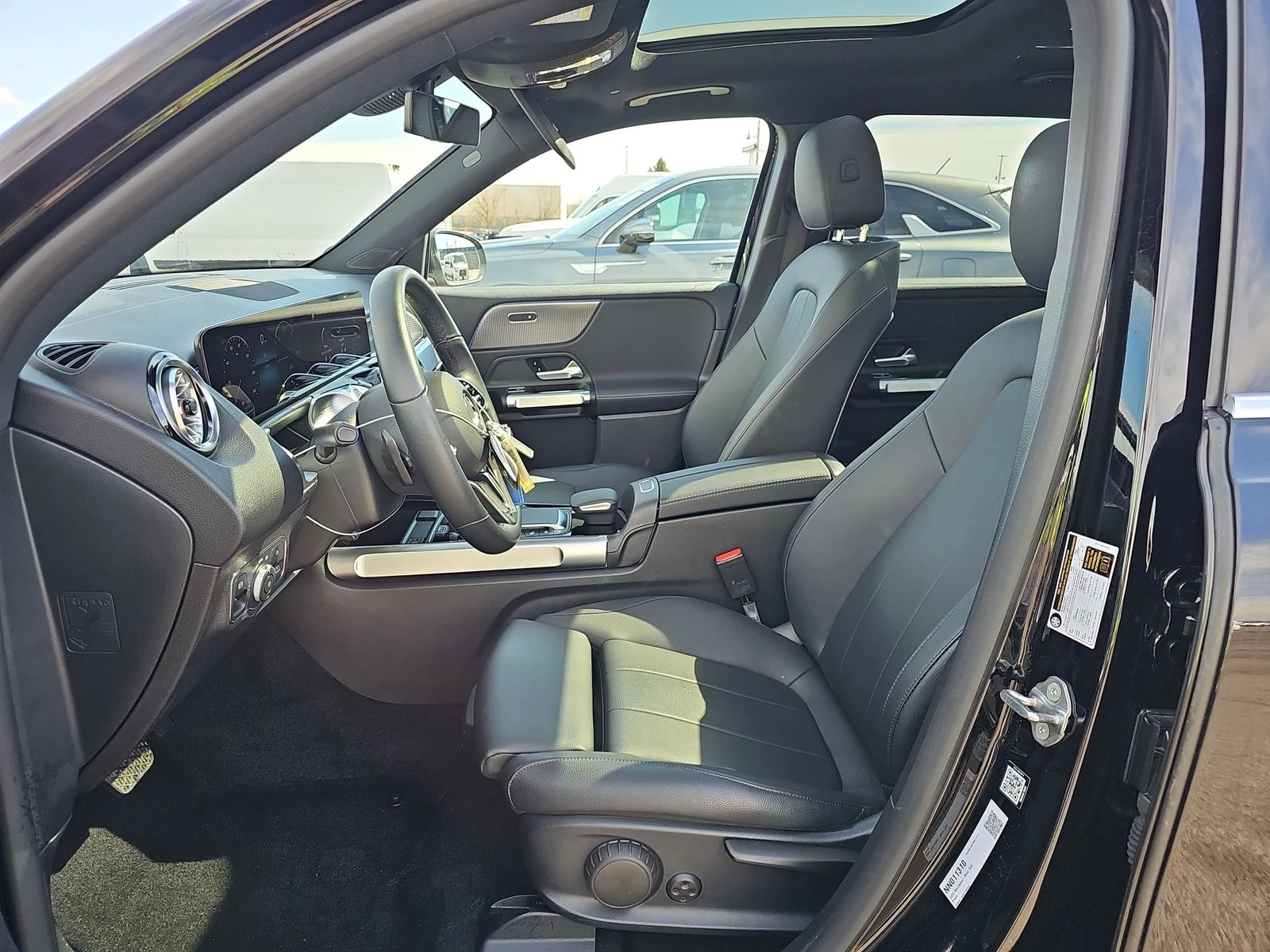 Mercedes-Benz EQB 2022* DIGITAL* PANO* 18000KM* ШОУРУМ* ЛИЗИНГ - изображение 9