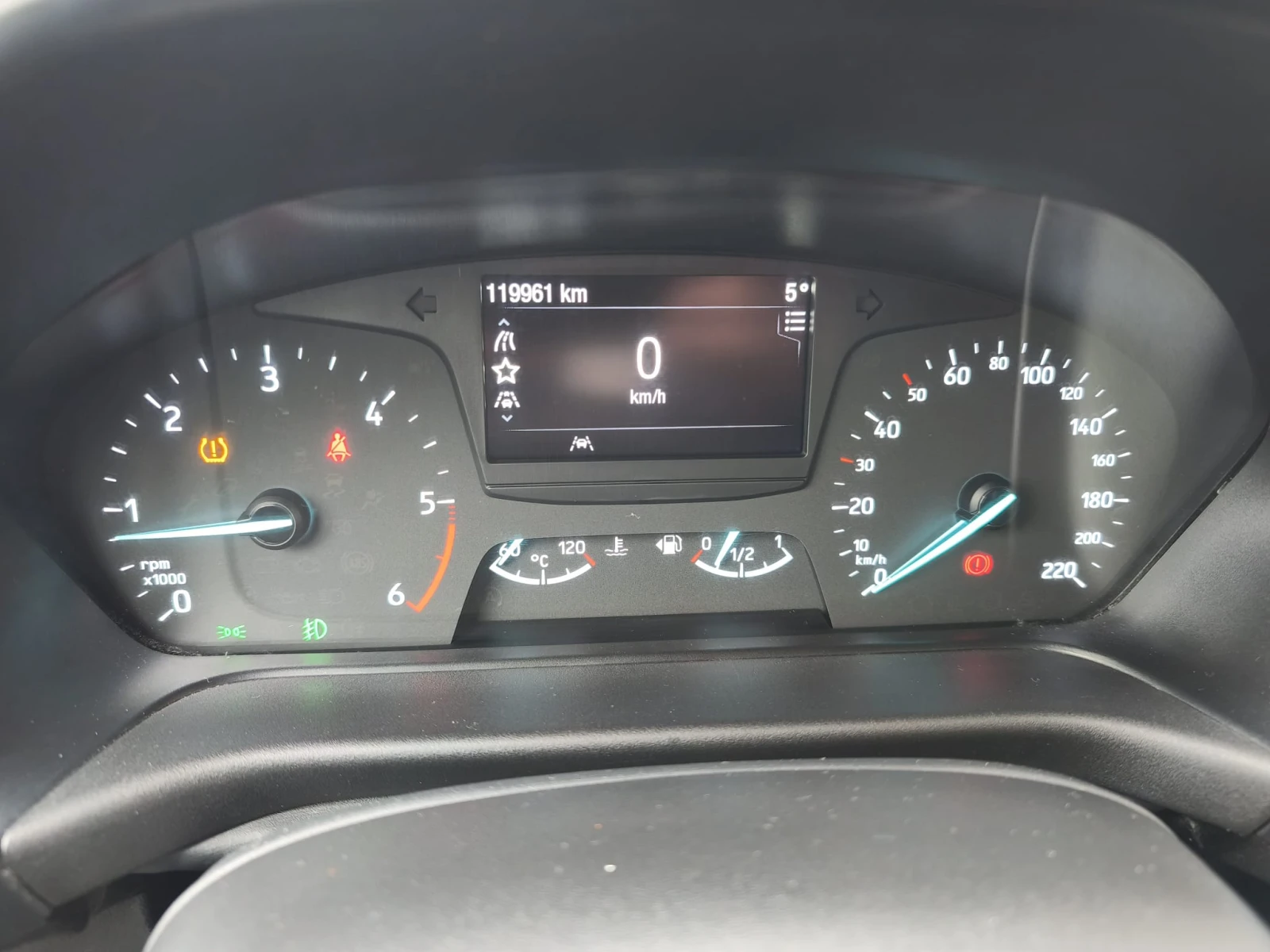 Ford Fiesta 1.5 TDCI  ST-LINE - изображение 9